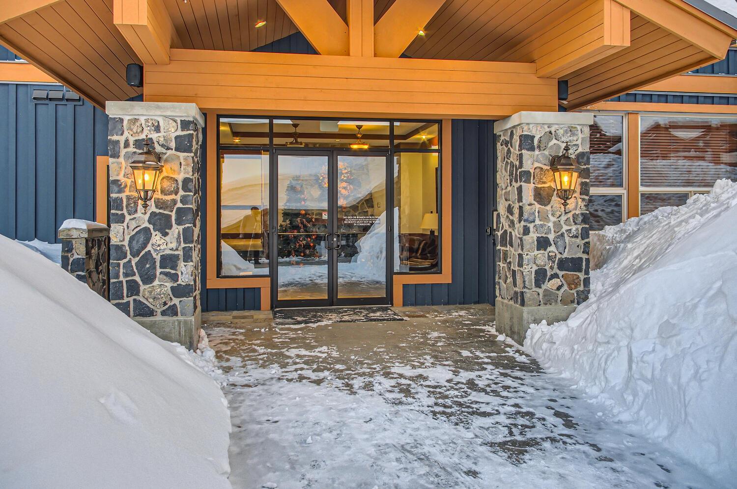 Stonegate Resort Unit C304 Big White Ski Resort Exterior photo